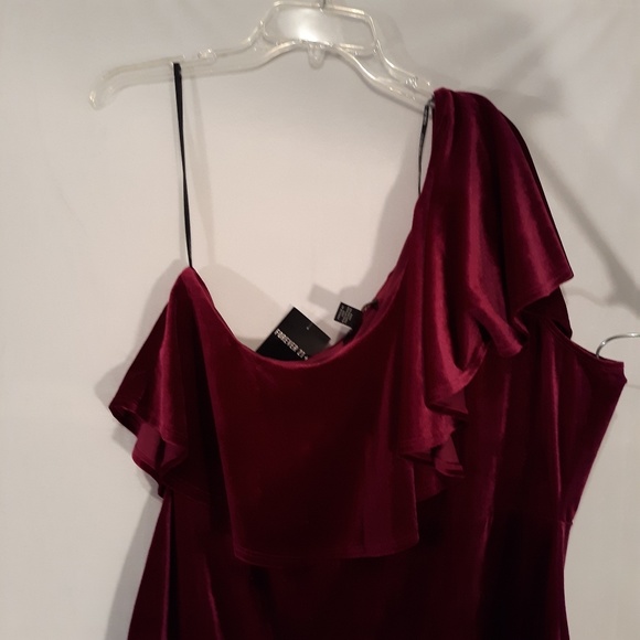 Forever21 One Shoulder Velvet Dress - Picture 4 of 8